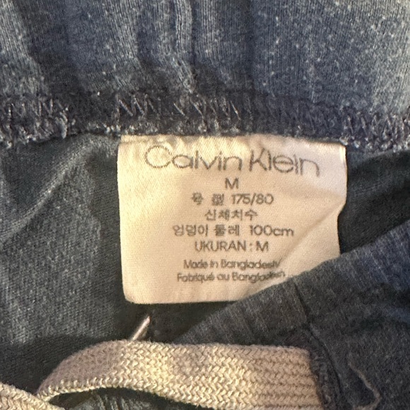 Calvin Klein relaxed lightweight sweatshorts size M color is denim blue & gray - Picture 2 of 3